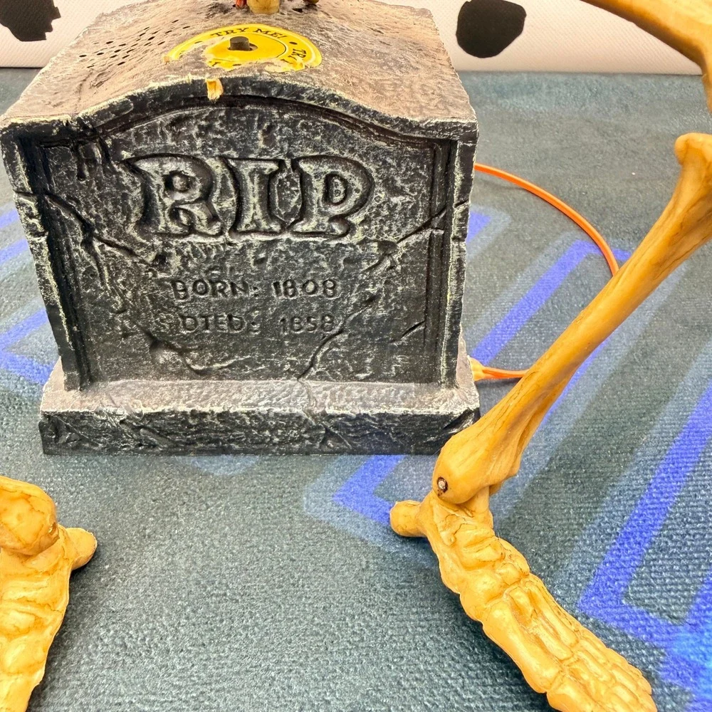 Magic Power Co Banjo Skeleton Halloween Decor Tan Animated Tombstone Prop 12